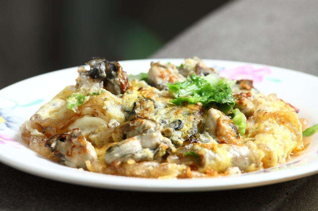singapore chinatown food tour oyster omelette
